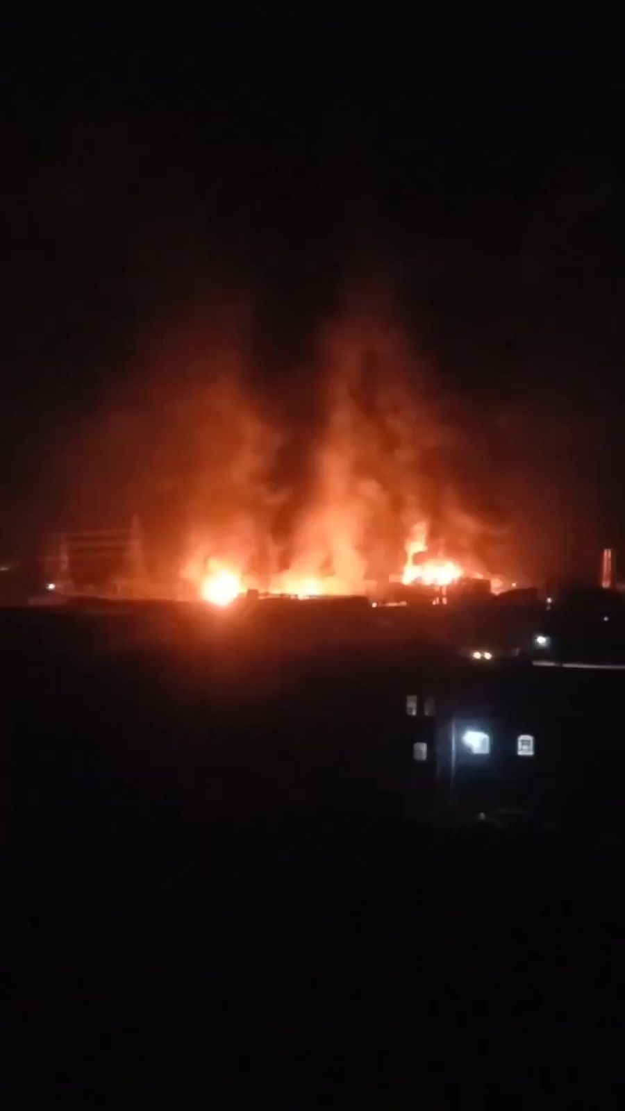 Fires at Houthi port