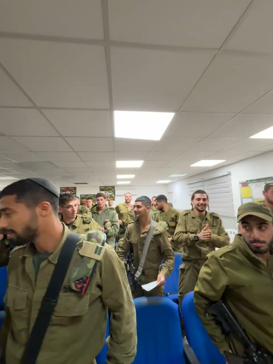 Netzah Yehudah soldiers celebrating Hanukkah quiz.