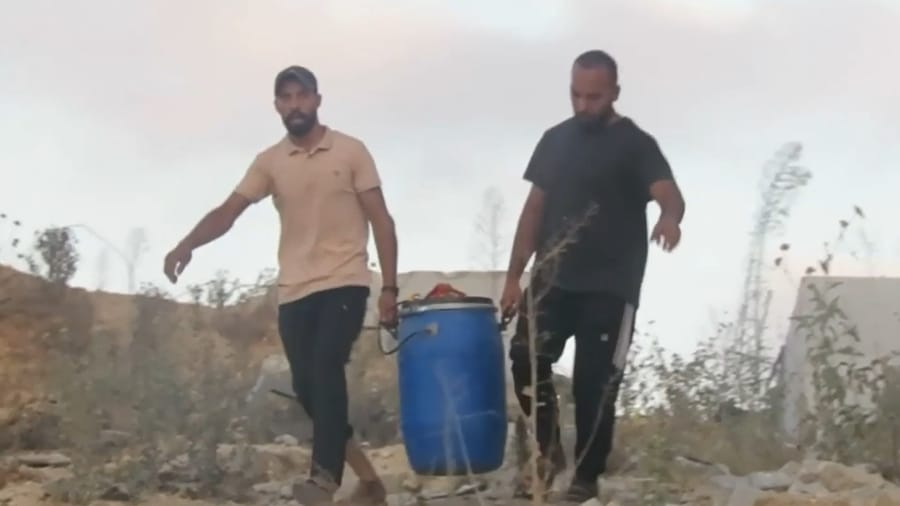 Hamas terrorists planting explosives