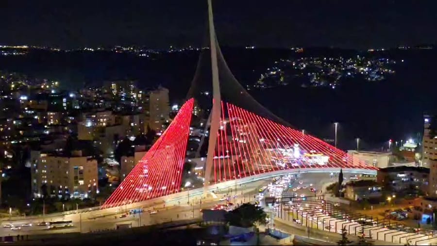 Lighting up the Chords Bridge for the Bibas family.