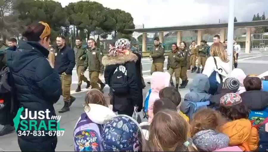 A sweet and moving moment: Kindergarten children visiting the Knesset were thrilled to see soldiers and spontaneously began greeting them by chanting "Mi Sheberach," the prayer they say every day for the soldiers.