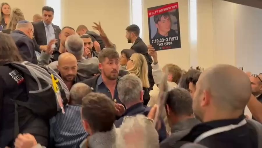 No entrance to Knesset Plenum