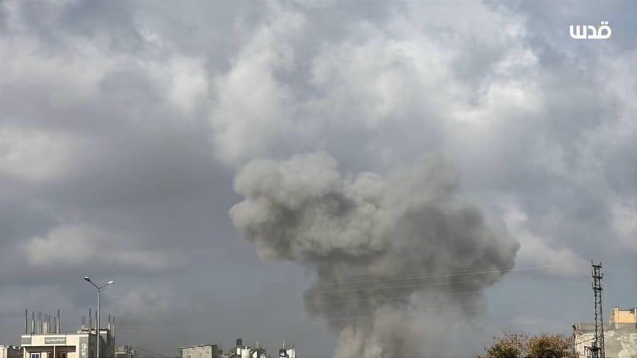 IDF are using artillery, smoke screens, and drone bombs in Abasan al-Kabira near Khan Younis, while fighter jets hit the Al-Manara neighborhood, causing casualties, Palestinian sources say