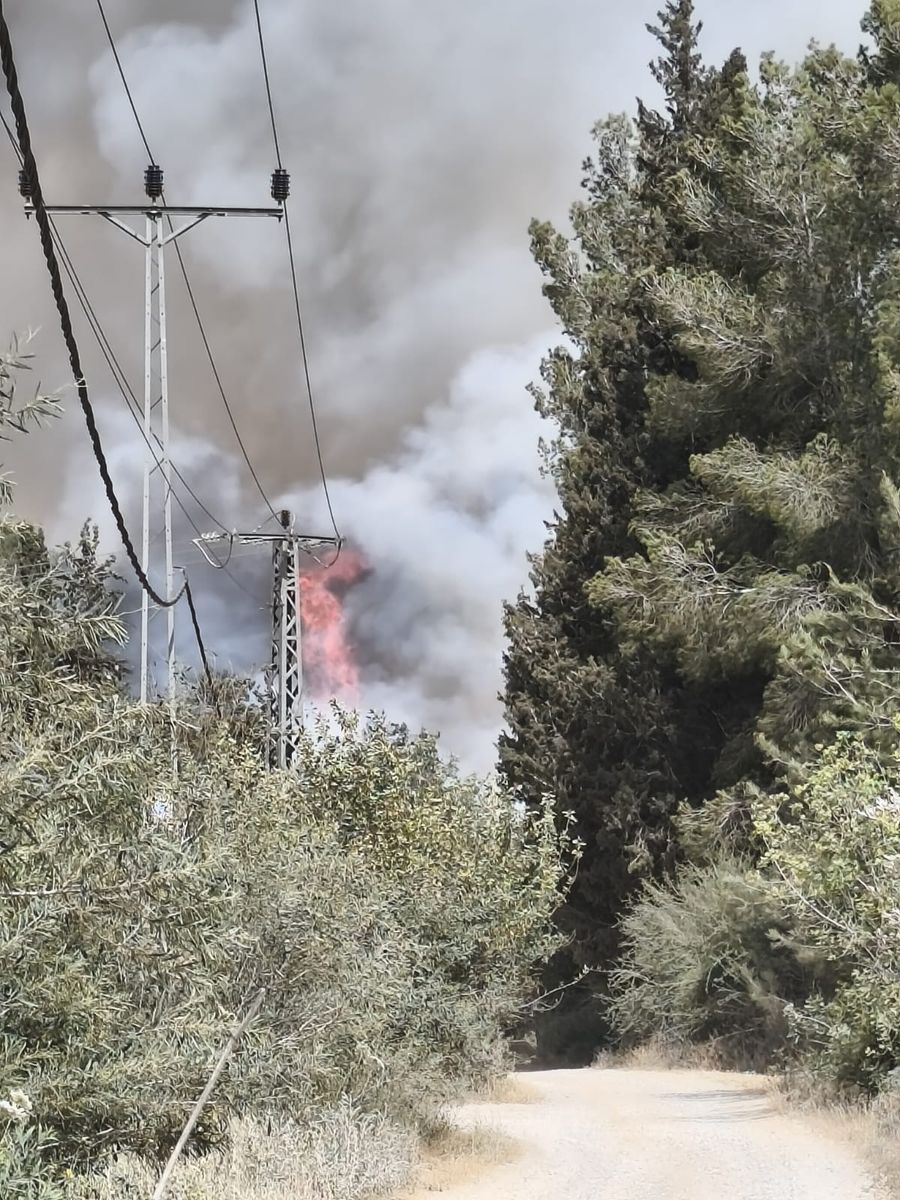Drivers trapped in fire on Route 1