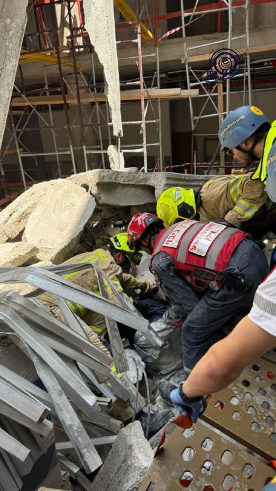 Worker in Rishon LeZion Rescued After Concrete Beam Collaps