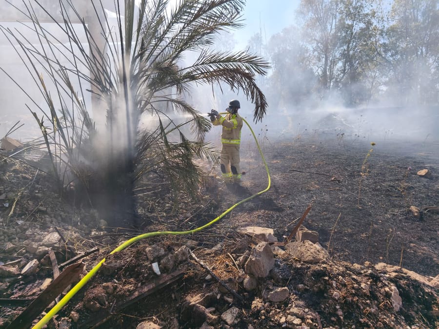 Golan Heights Blaze Erupts from Interception Debris, Firefighters Battle Flames