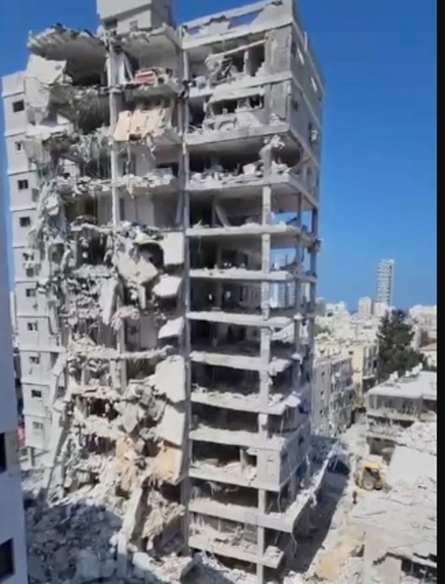 Hanging by a Thread: Bat Yam Building Teeters After Direct Hit