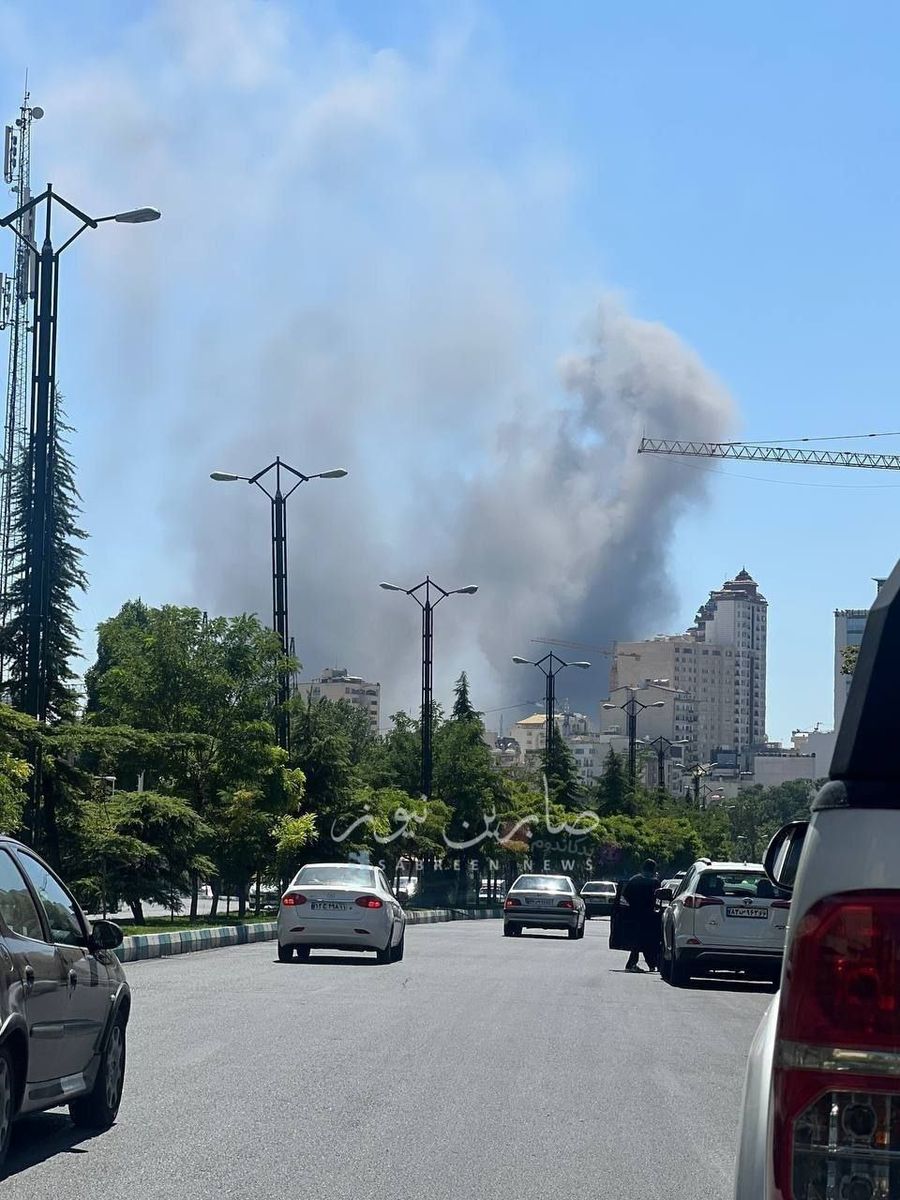 Violent Israeli Airstrikes Target Tehran, Causing Smoke to Rise Over Cityscape