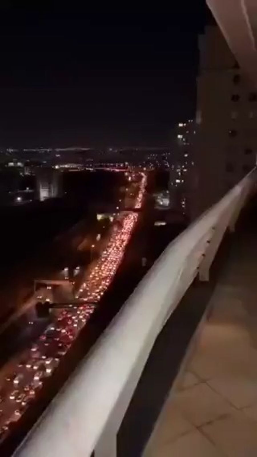 Residents fleeing Teheran by night