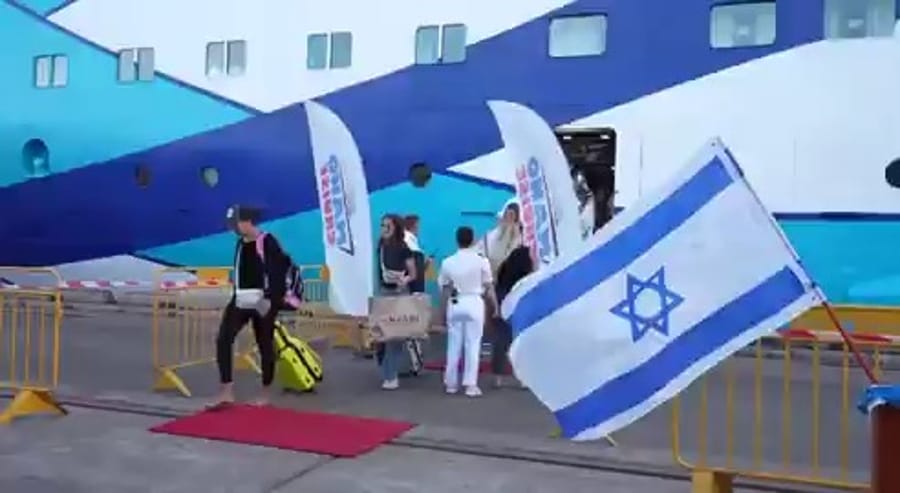 First ship bringing Israelis stranded abroad to Ashdod