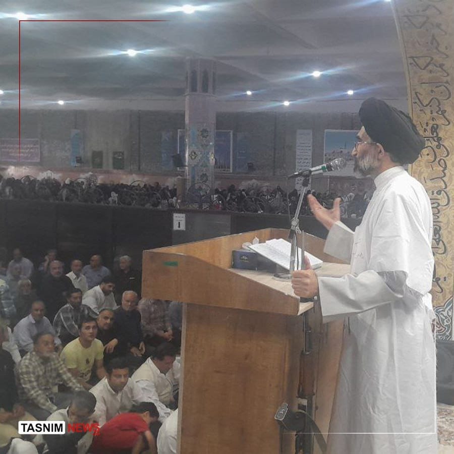 Iranian Preacher Delivers Friday Sermon in Burial Shroud