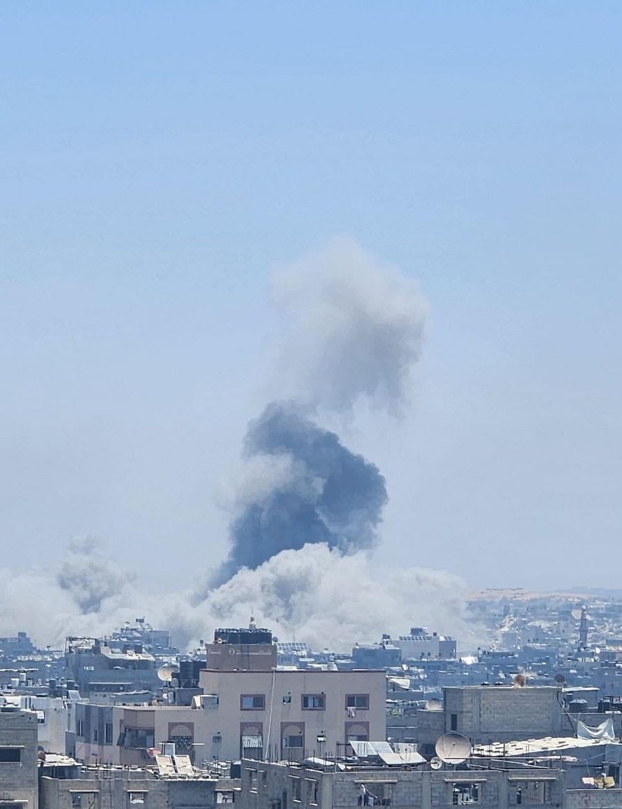 Israeli Airstrike Strikes Area Near Market in Shuja’iya 