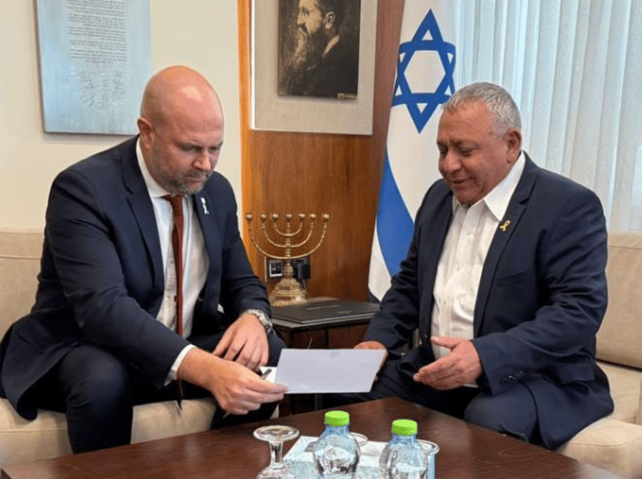 Eizenkot submits his resignation letter to the Knesset Speaker