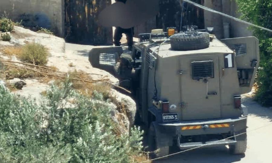 Kfar Salem: Special forces are surrounding a house with terrorists.