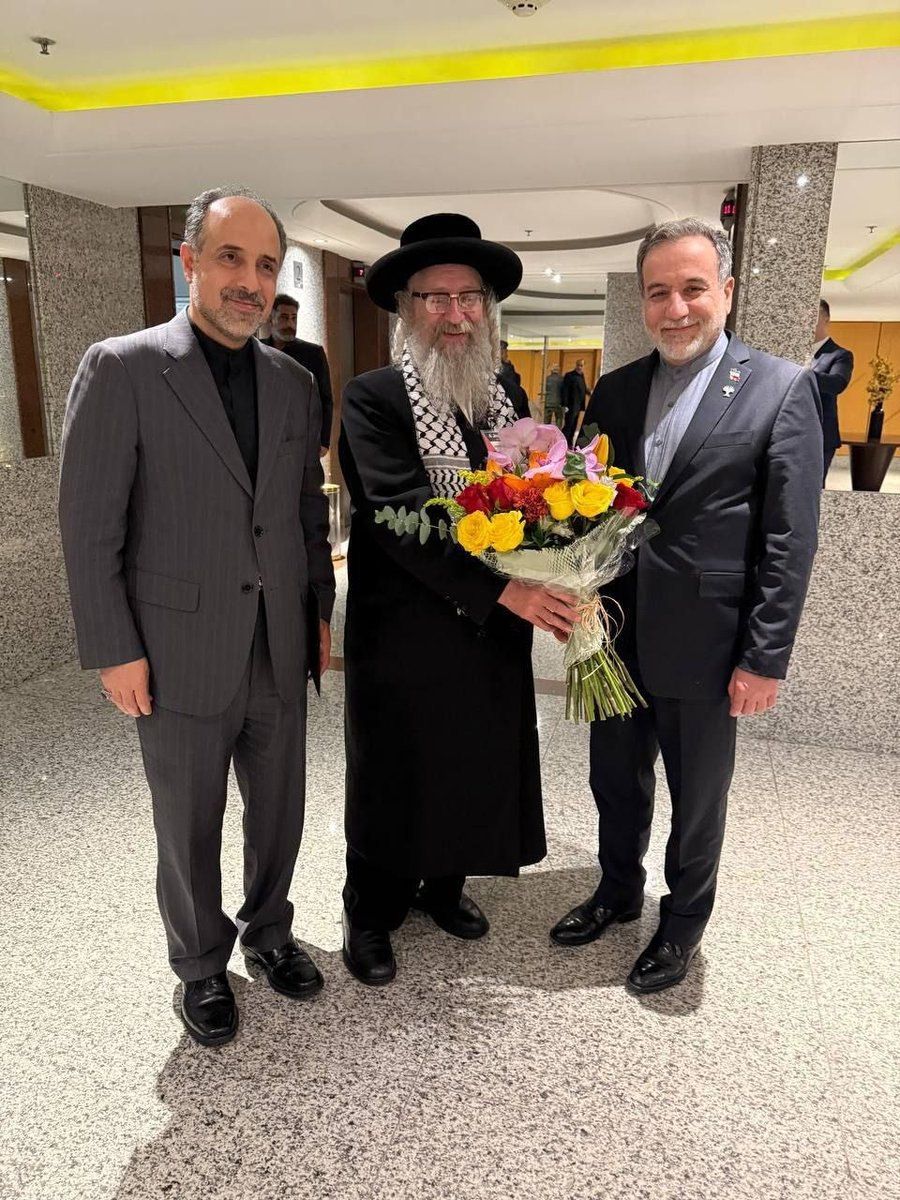 Iran’s Foreign Minister Meets Neturei Karta "Rabbi"