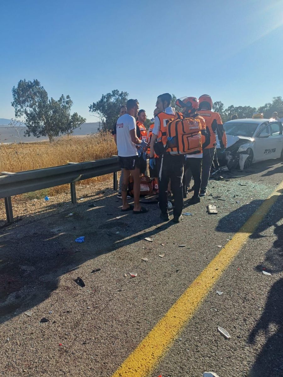 BREAKING: Taxi driver hits pedestrians at Poriya Junction, 3 critical 