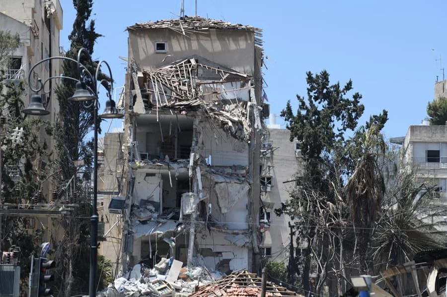 Image: Scene of the missile strike in Rehovot