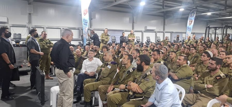 Netanyahu visits Haredi Hashmonaim soldiers amid draft crisis