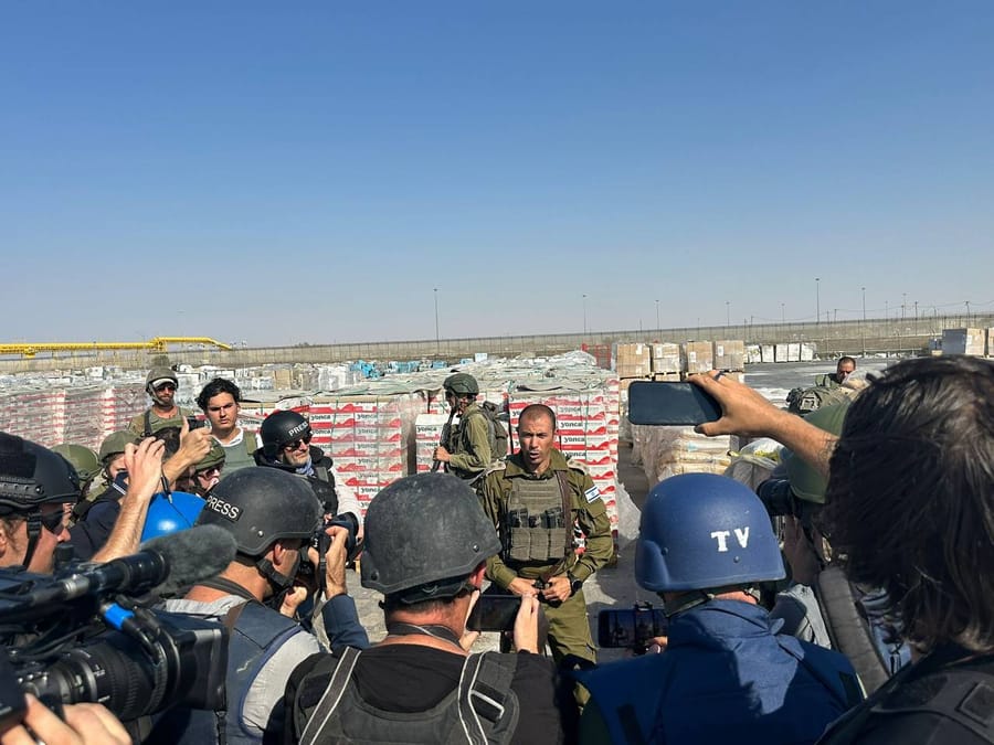 IDF Brings Dozens of Foreign Journalists to Kerem Shalom