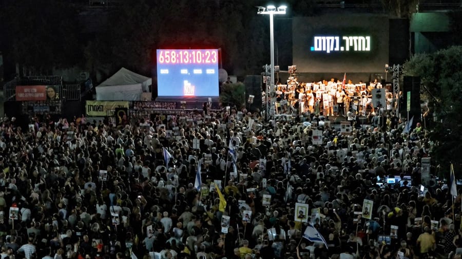 Thousands gather at Hostages Square