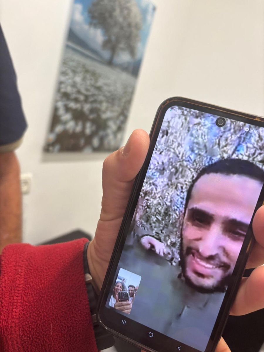Fist picture of IDF soldier hostage Nimrod Cohen since release