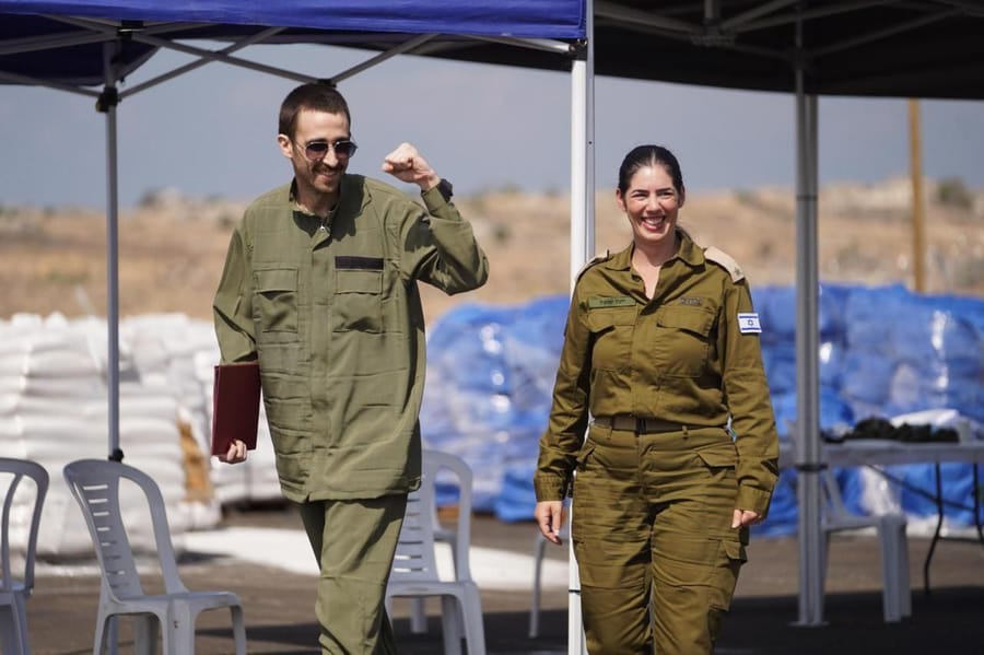 First photo of Avinatan Or since release from Hamas captivity