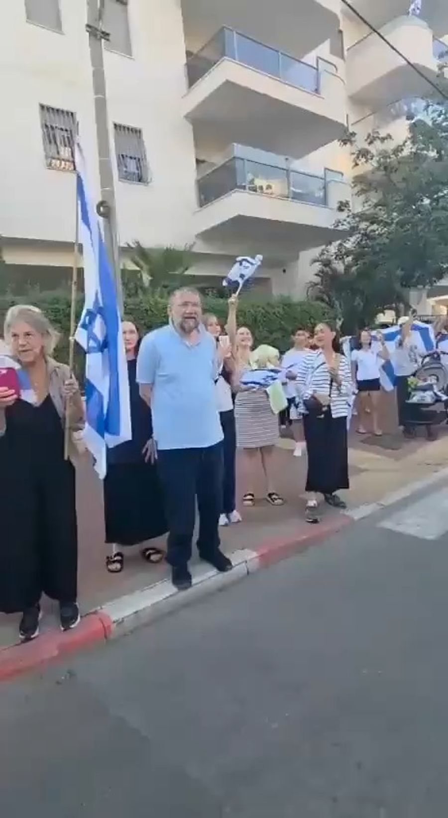 Israelis welcome Nimrod Cohen back home