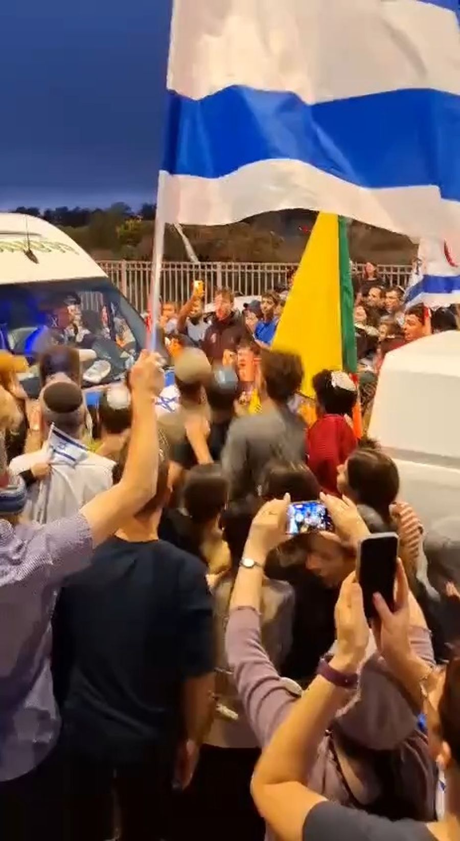 Gush Etzion residents welcome Eitan Mor after 2 years in Hamas captivity