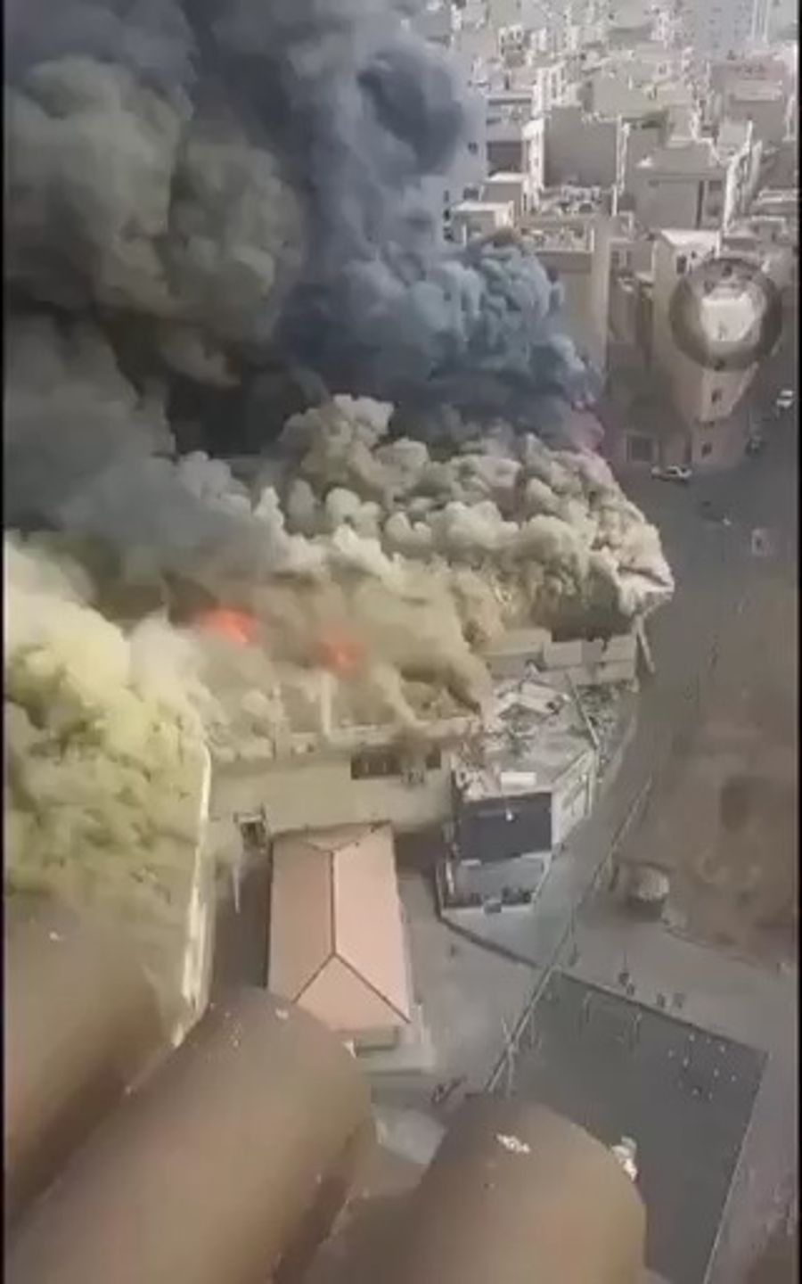 Fire beraks out in Tehran