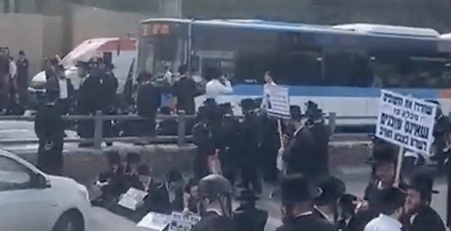 Extremist haredim block Route 1 to Jerusalem