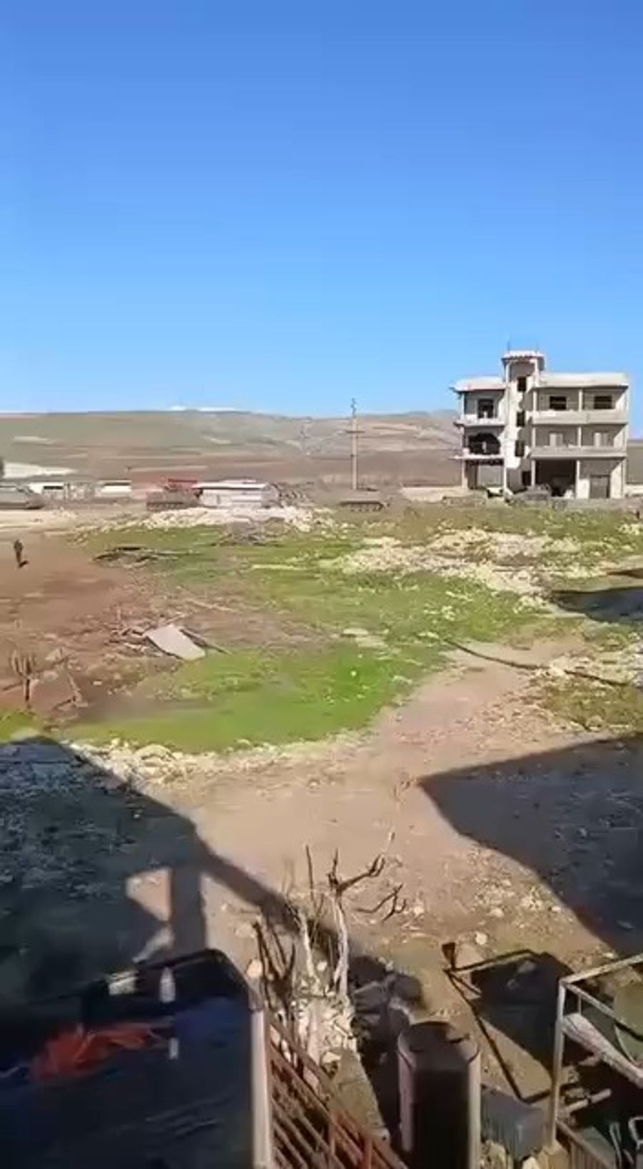 Lebanese army leaves some 50 border posts as IDF advances
