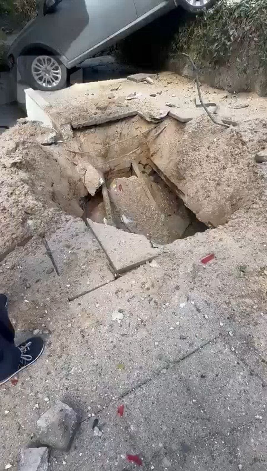 Missile interception / shrapnel falls in Tel Aviv