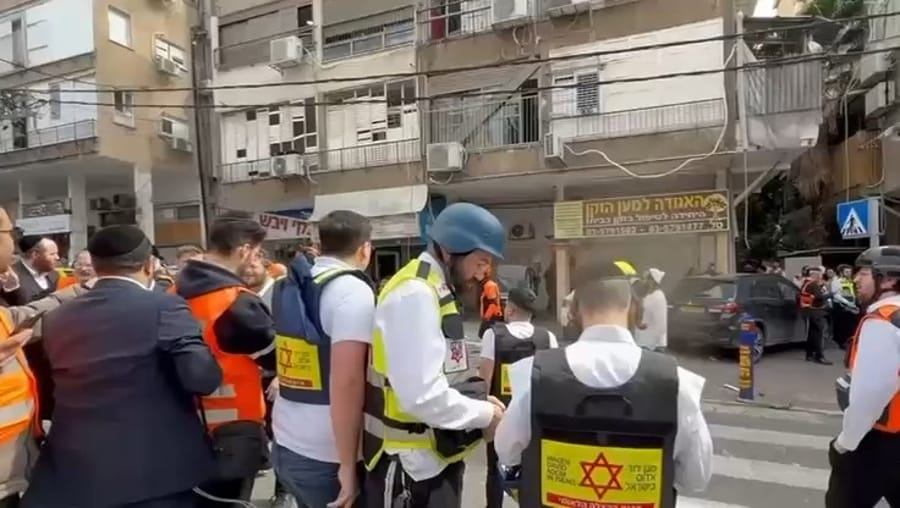 Ballistic missile hits Bnei Brak building, March 15, 2026