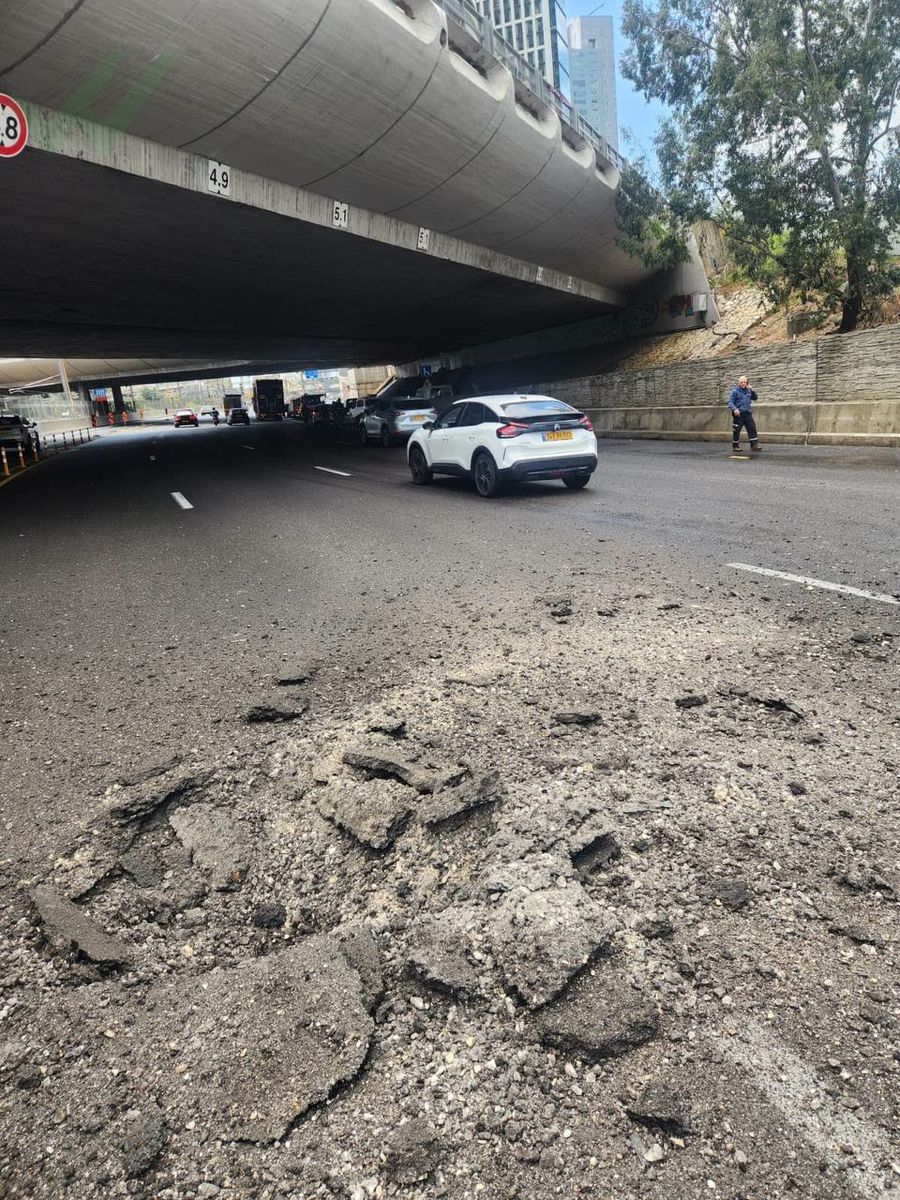 Impacts reported in Tel Aviv and Petah Tikva
