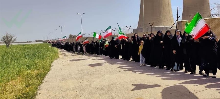 Human chain forms in Ilam, Iran to protect bridges and power stations
