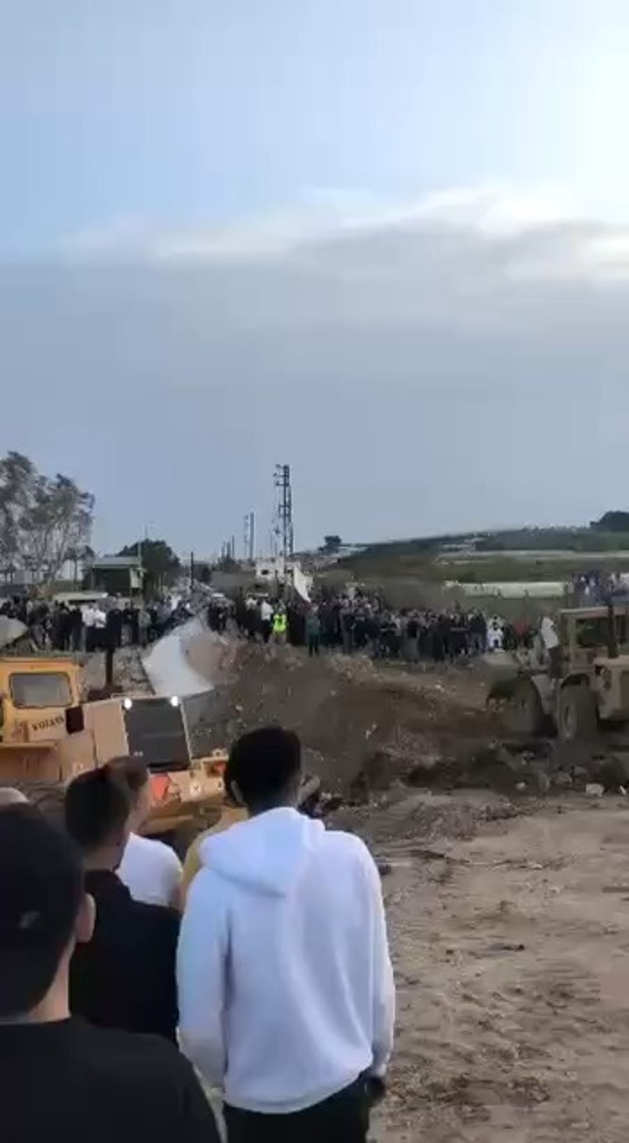 LAF rebuilds bridges bombed by IDF