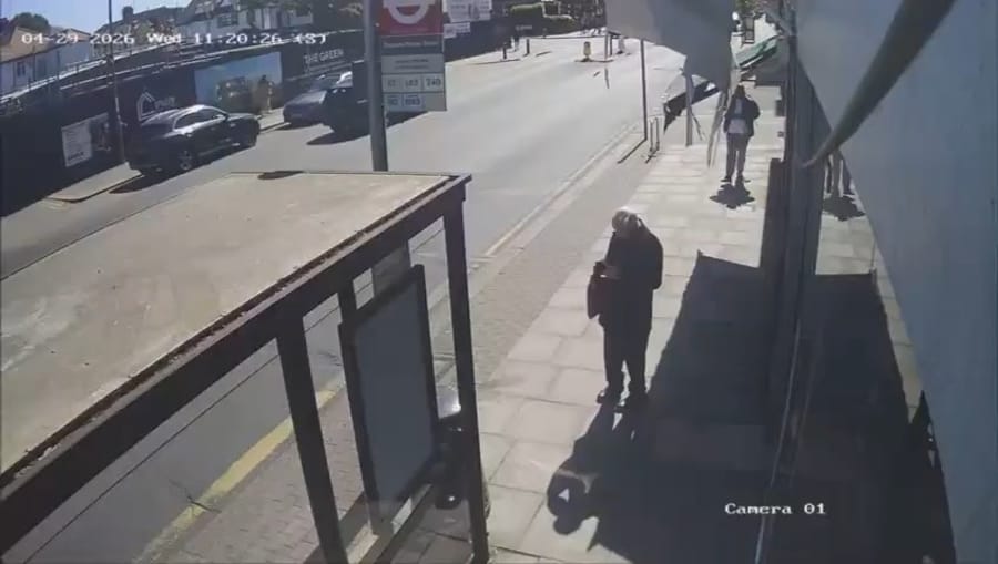 Man stabs 2 Jews with kitchen knife