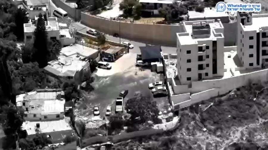 Border Police Undercover Units Snatch Suspect in Dramatic Raid