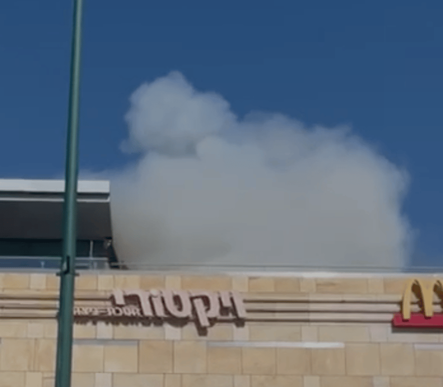 Fire Prompts Mass Evacuation at Herzliya’s Seven Stars Mall