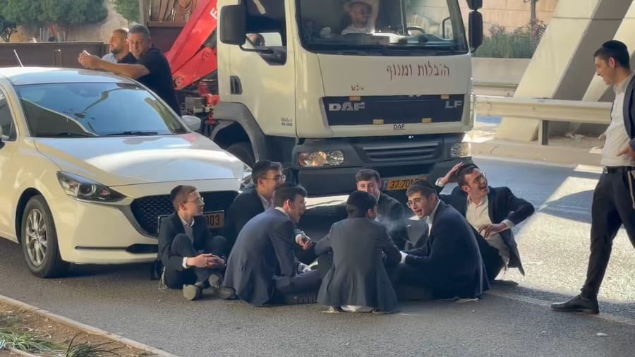 Haredim protest draft, no police on scene