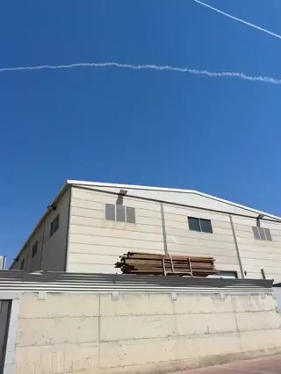 Multiple missile trails seen over Aqaba, Jordan as air raid sirens sounded