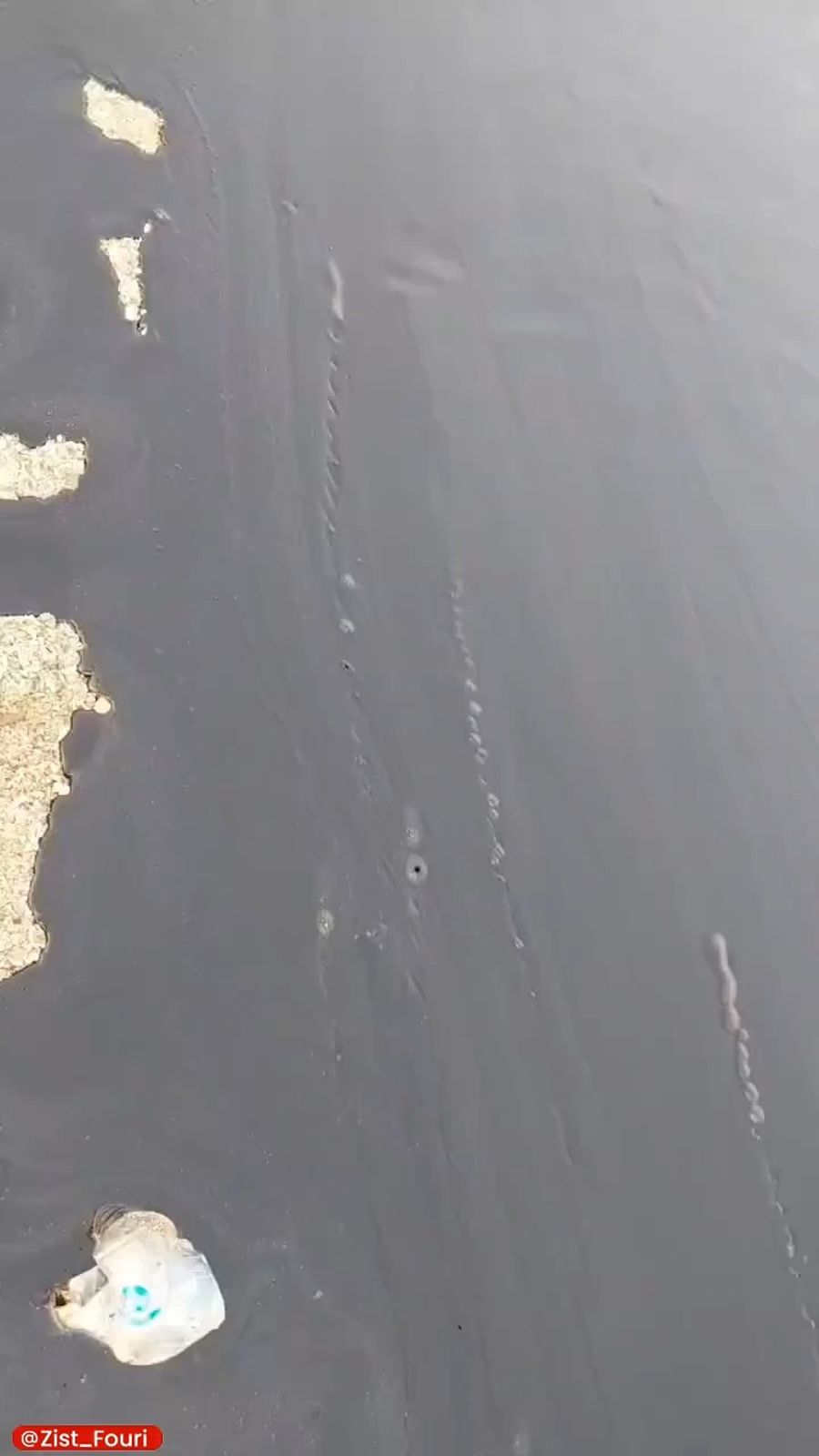 Oil spill next to Queshm island