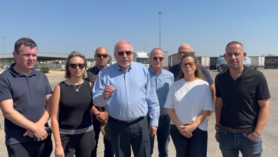 Liberman at Kerem Shalom crossing