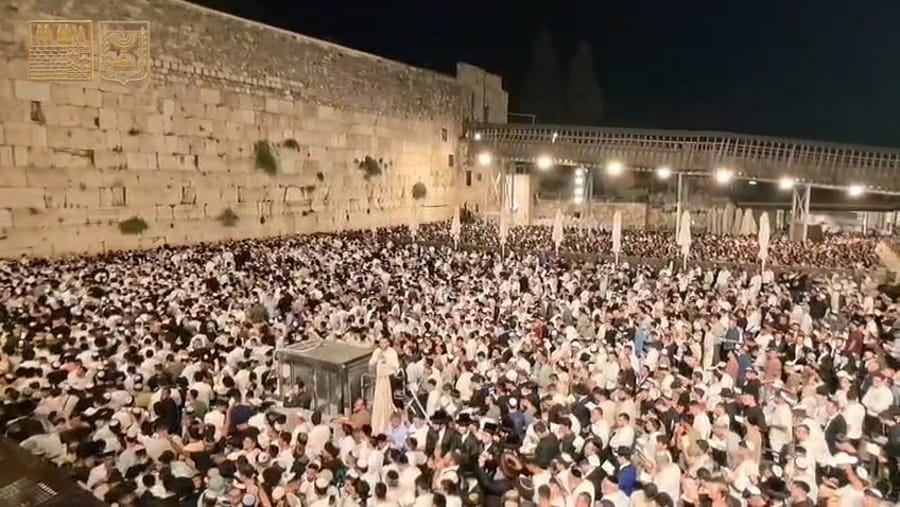 Vlowing the shofar at the Kotel