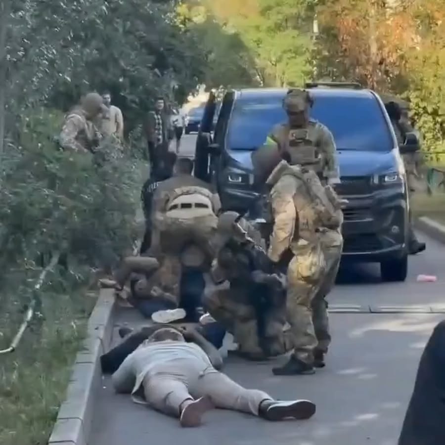 Armed Confrontation Erupts Between Ukraine's Two Main Intelligence Agencies