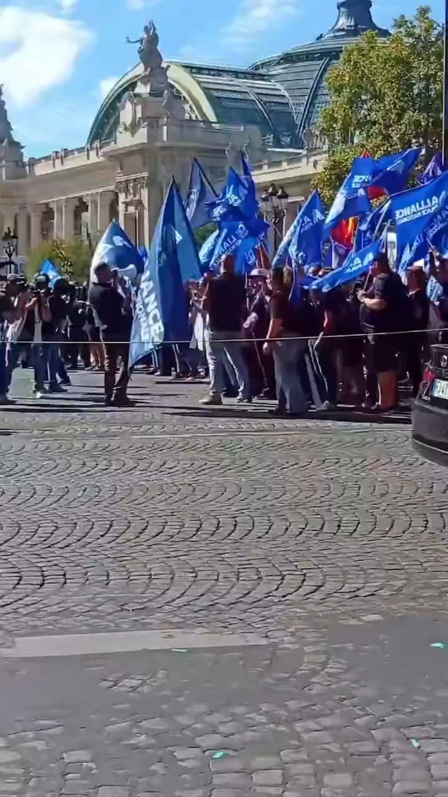 Outside the Élysée Palace