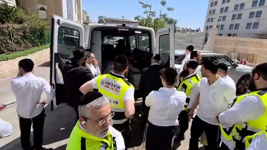 Kaddish recited beside the young man's stretcher in Bnei Brak