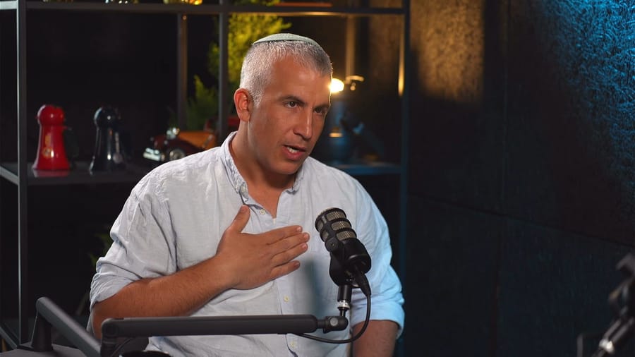 Menachem Kalmanson in a moving conversation with Moshe Manes