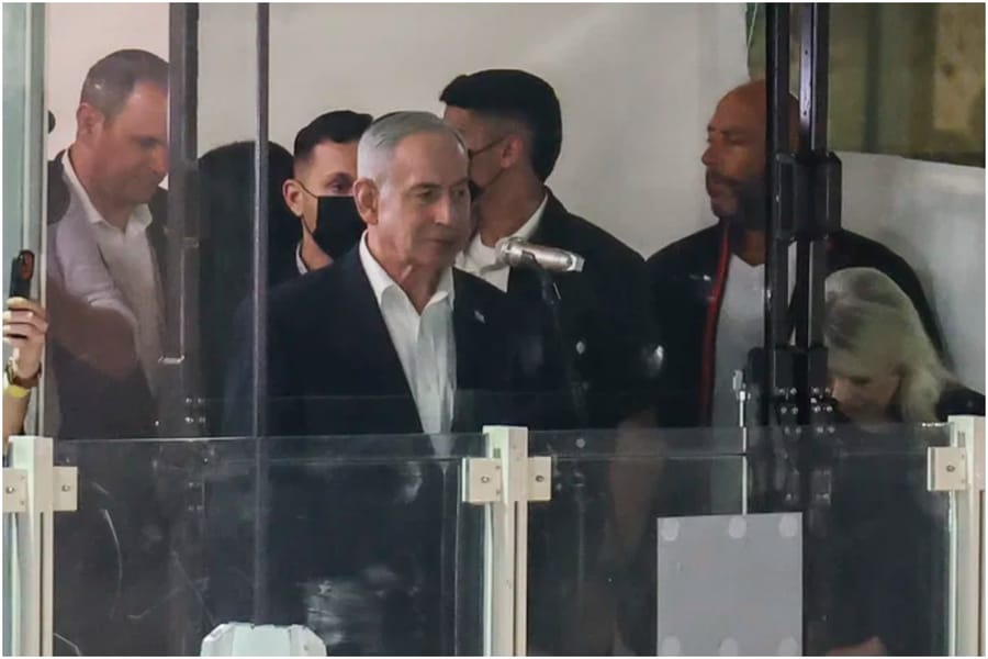 Netanyahu at the final Selichot prayers before Yom Kippur at the Western Wall