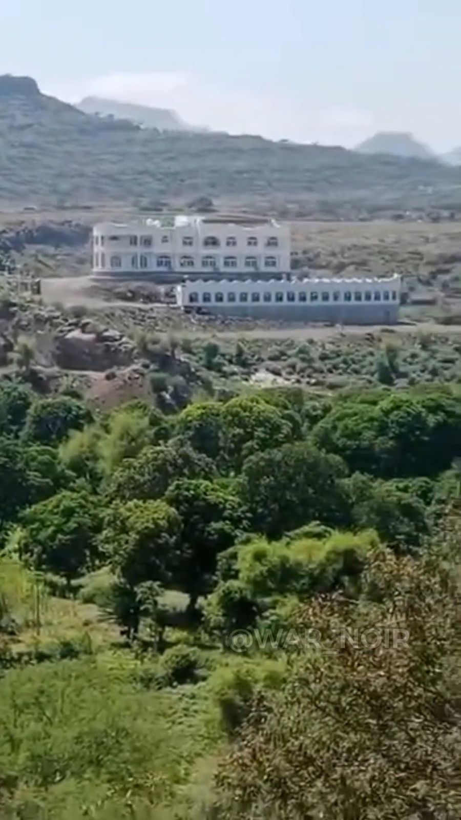 Houthis in the palace